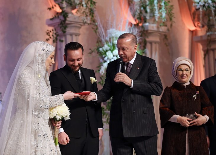 Cumhurbaşkanı Erdoğan yeğeninin nikah şahitliğini yaptı