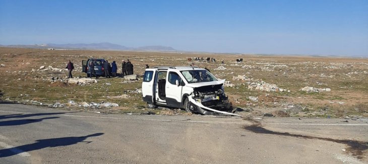 Konya’da iki hafif ticari araç çarpıştı: 9 yaralı