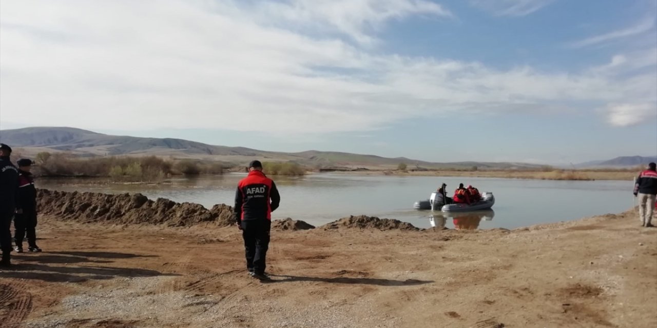 Kızılırmak'ta kaybolan genç aranıyor