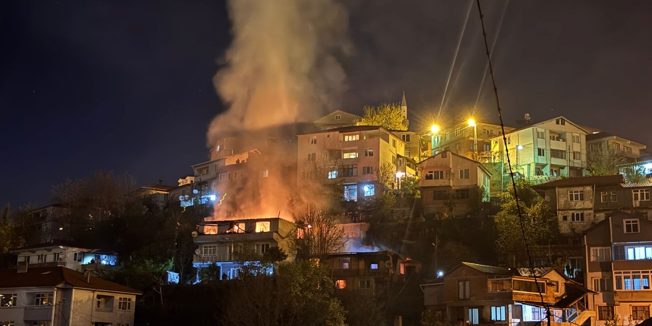 2 katlı binada yangın: 1 ölü