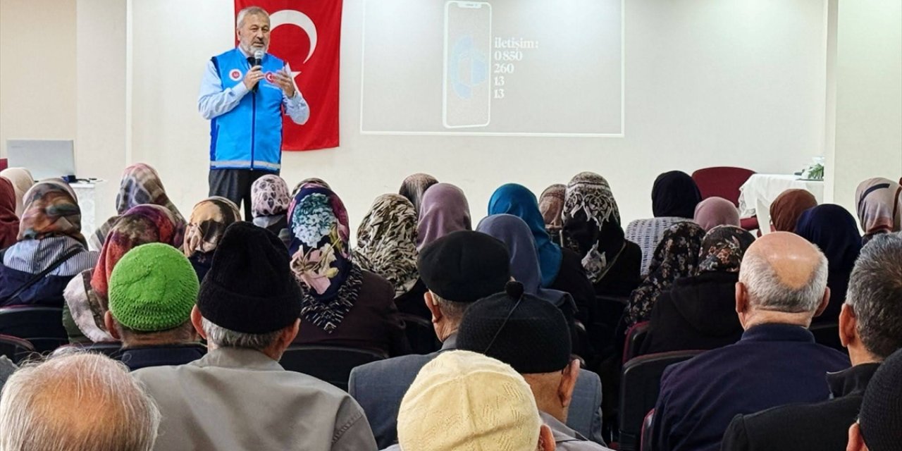 Konya'da kutsal yolculuk öncesi hacı adaylarına seminer