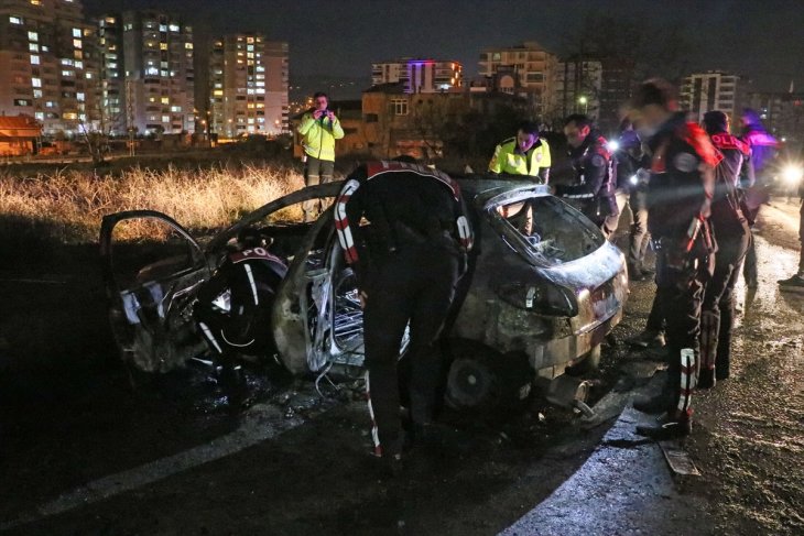 Polisten kaçarken kaza yapan sürücüyü yanan aracından ekipler çıkardı