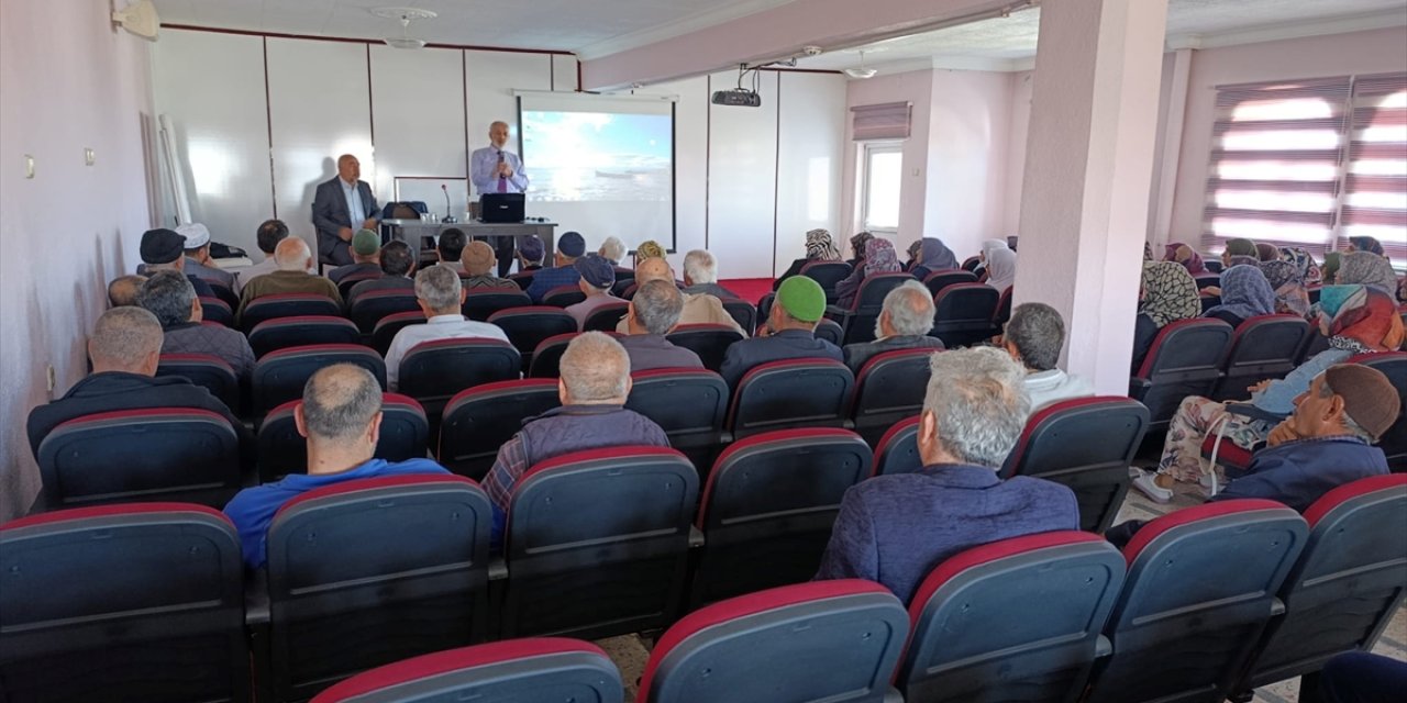 Konya'da hacı adaylarına seminer