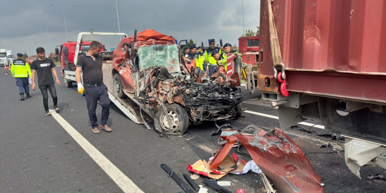 Tıra çarpan cip tanınmaz hale geldi: 1 ölü