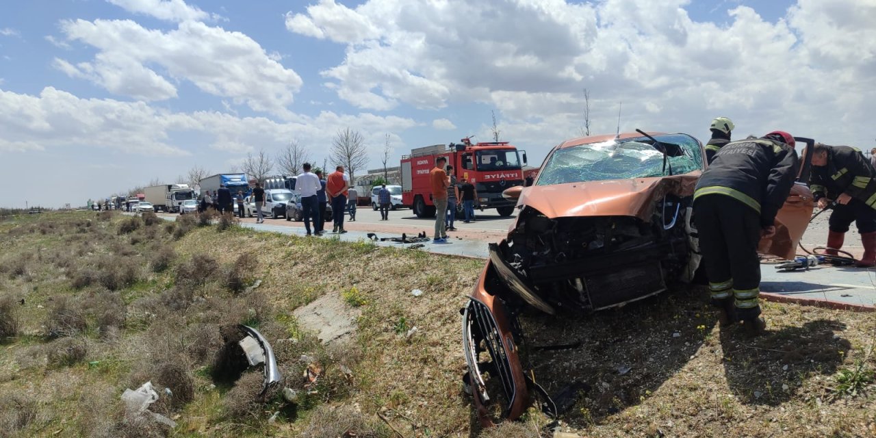 Konya’da 2 otomobil çarpıştı! Yaralılar var