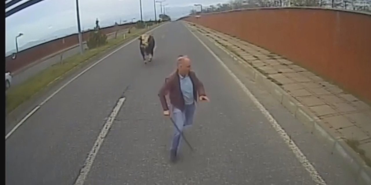 Sopayla uzaklaştırmak istedi, kendini otobüse zor attı