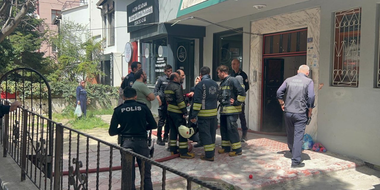 Konya’da 4 katlı binada yangın paniği