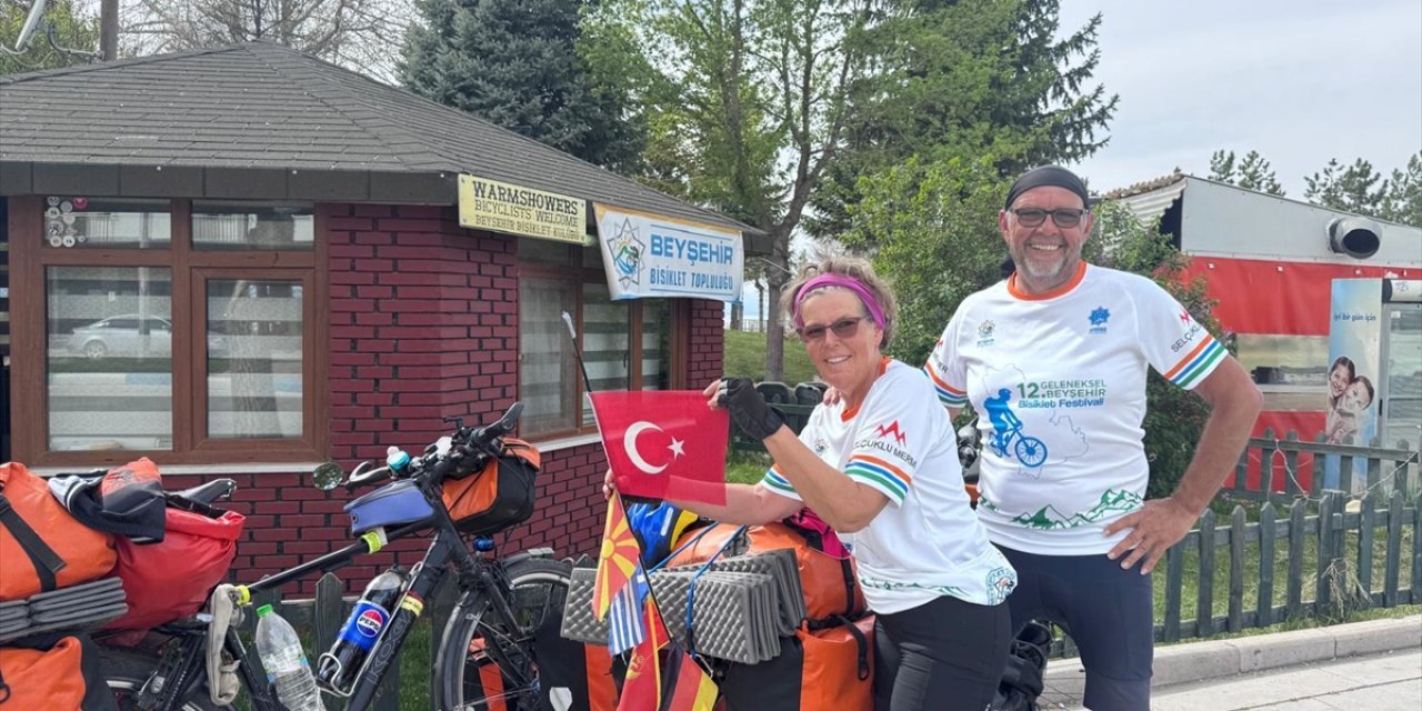 Bisikletli Alman çift Beyşehir'de mola verdi