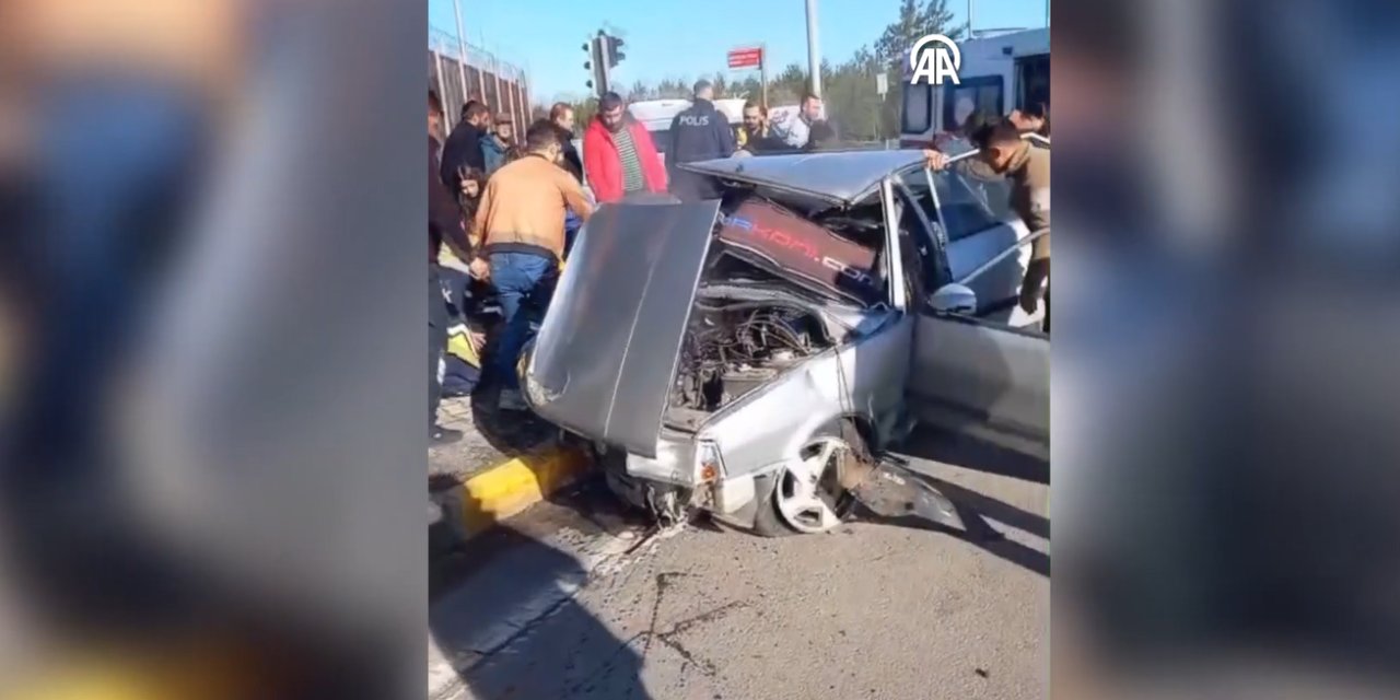 Zırhlı polis aracı ile otomobil çarpıştı: 1 ölü, 5 yaralı