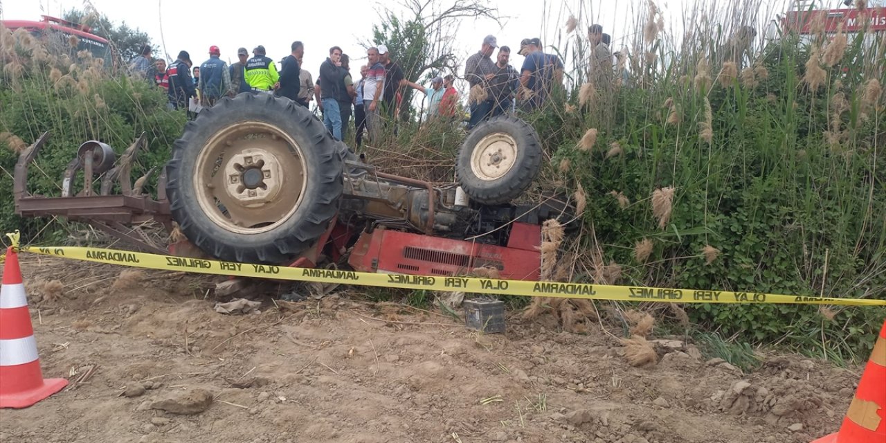Devrilen traktörün sürücüsü öldü