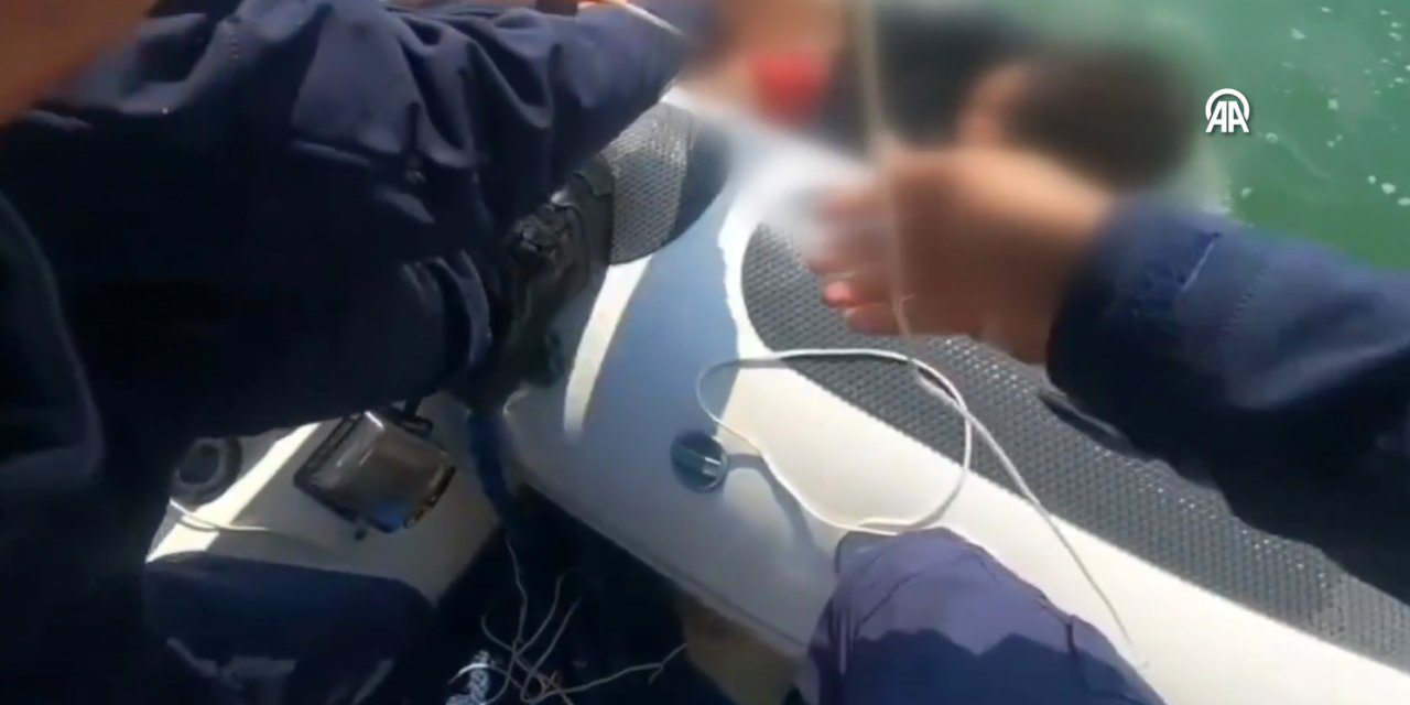 Tekne alabora oldu! İmdatlarına Sahil Güvenlik yetişti