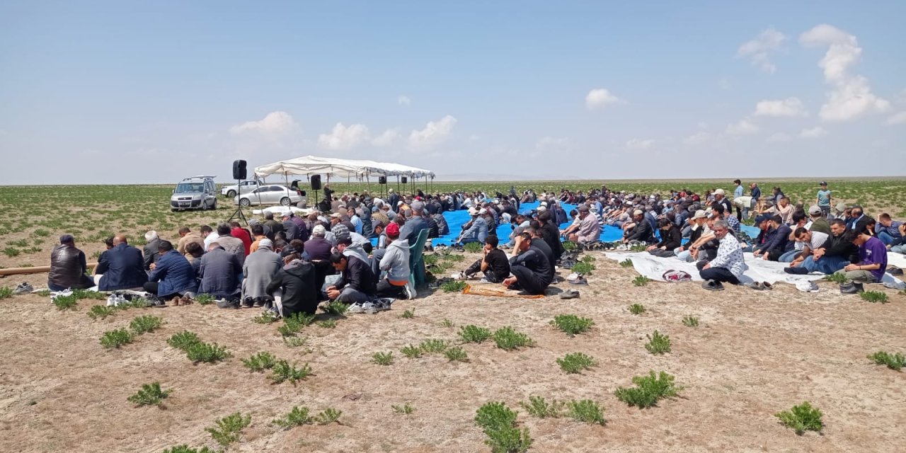 Konya’da eller semaya açıldı, yağmur duası yapıldı