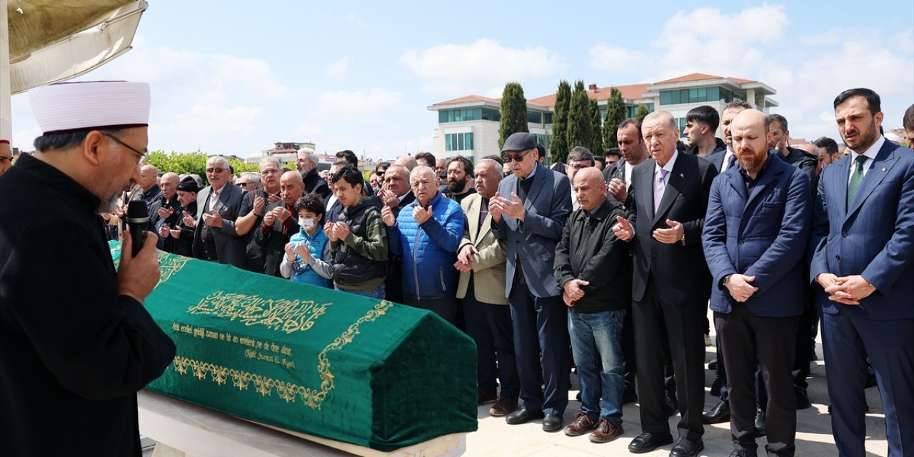 Cumhurbaşkanı Erdoğan vefat eden Arapça öğretmeninin cenazesine katıldı