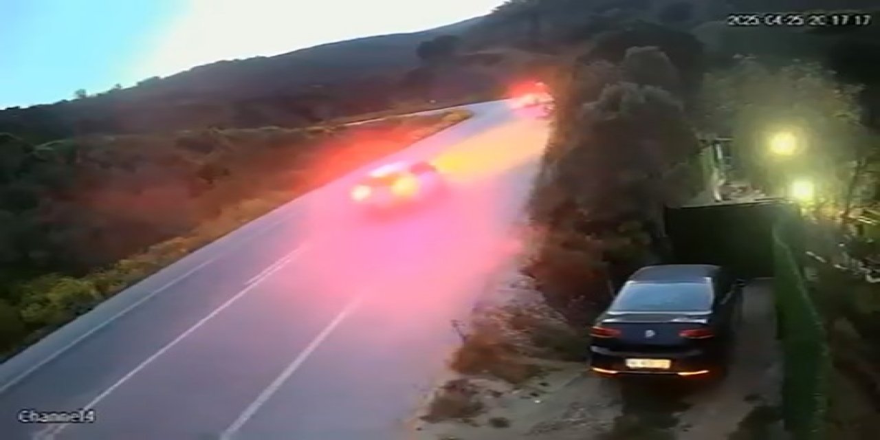 İki otomobil kafa kafaya çarpıştı: 4 yaralı