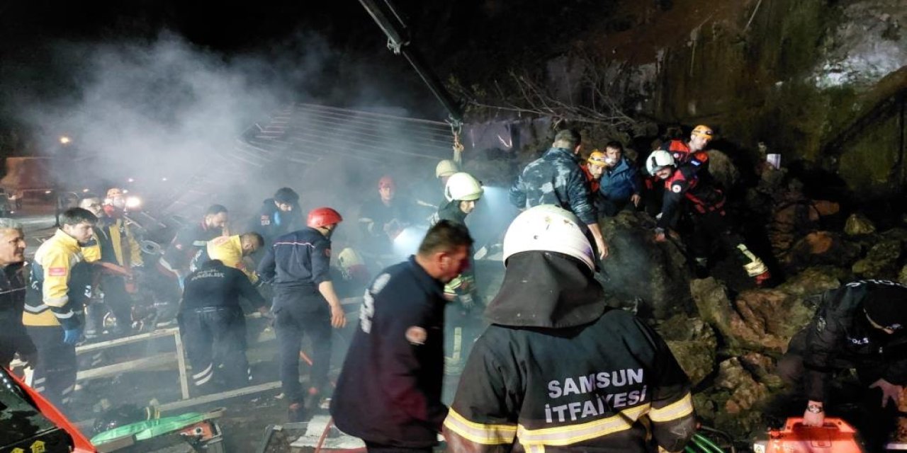 Depremler gündemdeyken bir ilimizde heyelan oldu! Toprak altında kalanlar var