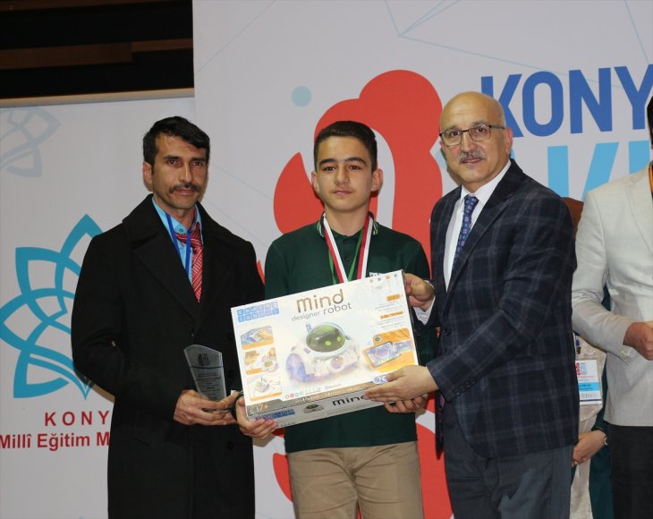 Konya İnsan Mektebi Akıl ve Zeka Oyunlarının başarılı öğrencilerine ödülleri verildi