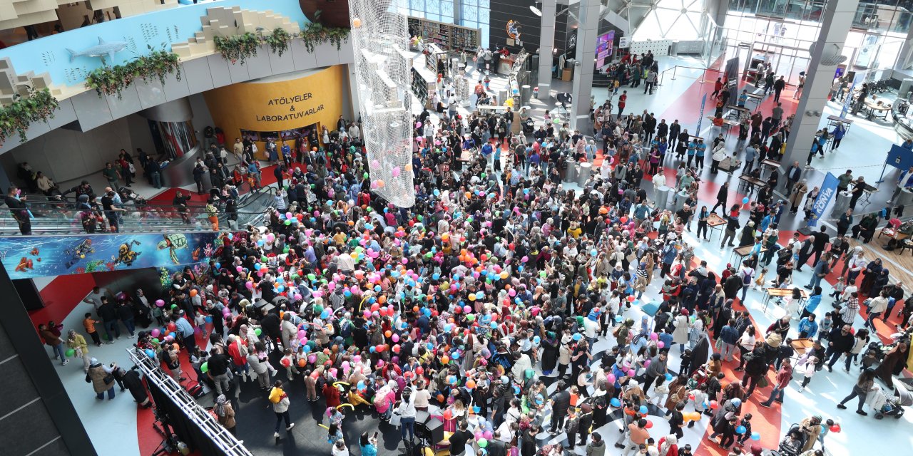 Çocukların coşkusu Konya Bilim Merkezi’ne sığmadı
