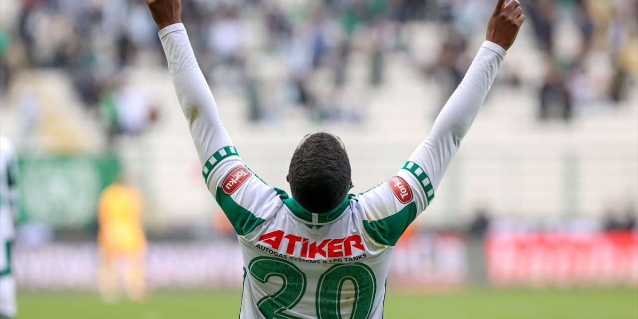 Konyaspor’da Riechedly Bazoer sakatlandı