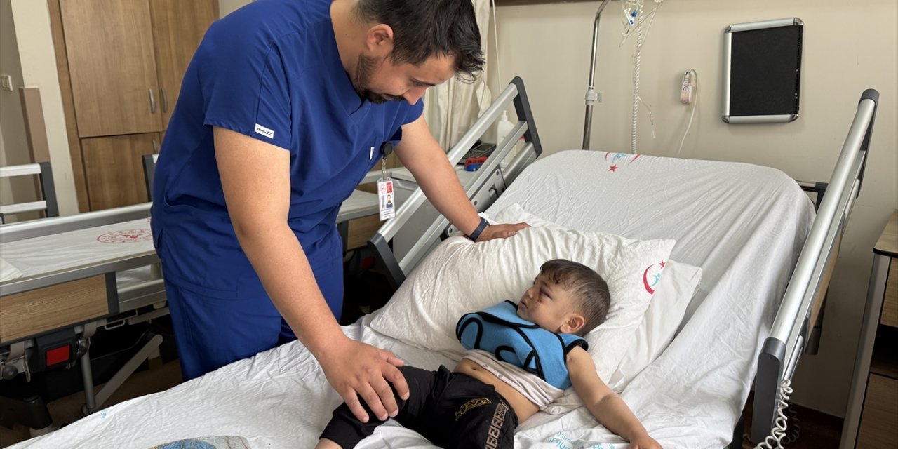 Balkondan çöp konteynerine düşen çocuk taburcu oldu