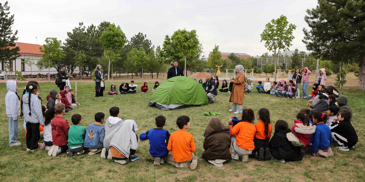 Konya’da çocuklar hem eğleniyor hem doğayı keşfediyor