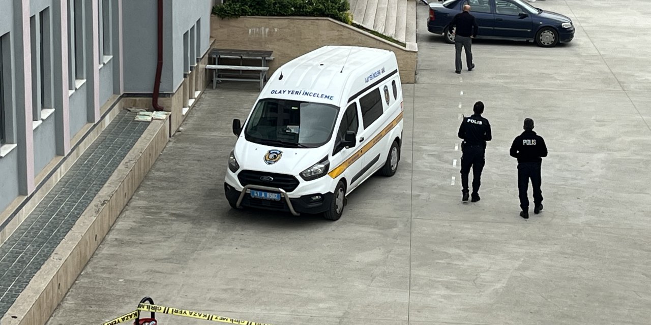 Liseli Zeynep okulda 4. kattan düştü