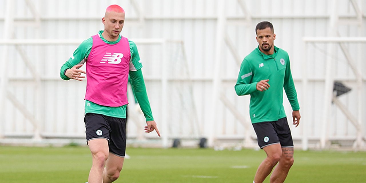 Konyaspor idmanında doğum günü kutlaması