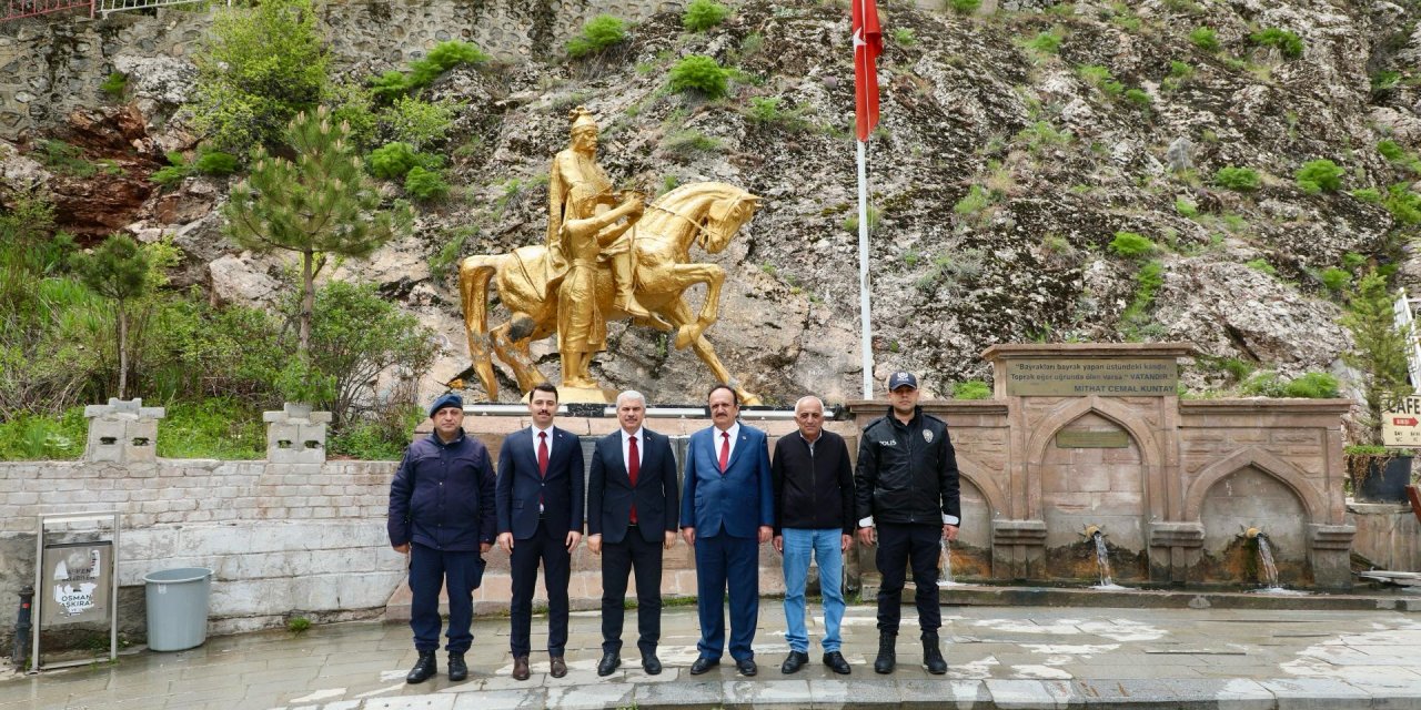 Konya Valisi Akın Sultan Çeşmesinden su içti