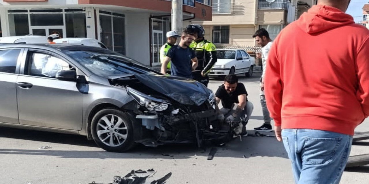 Konya iki araç çarpıştı: Kaza anı kamerada