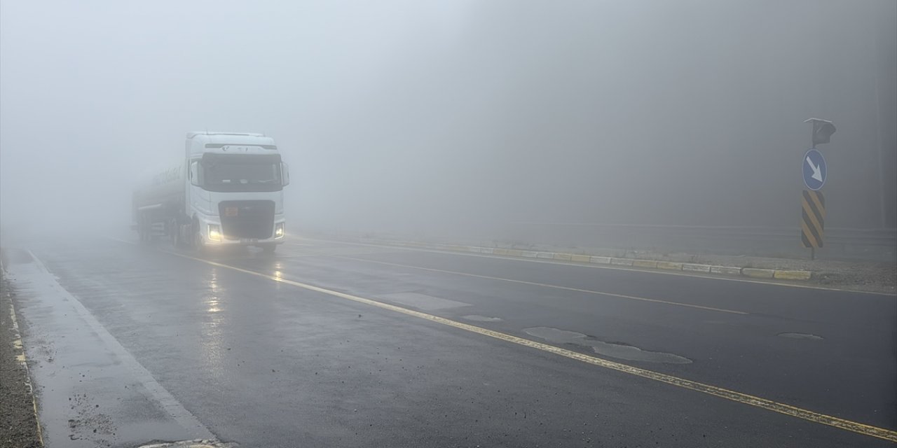 Bolu Dağı'nda sis trafiği aksattı