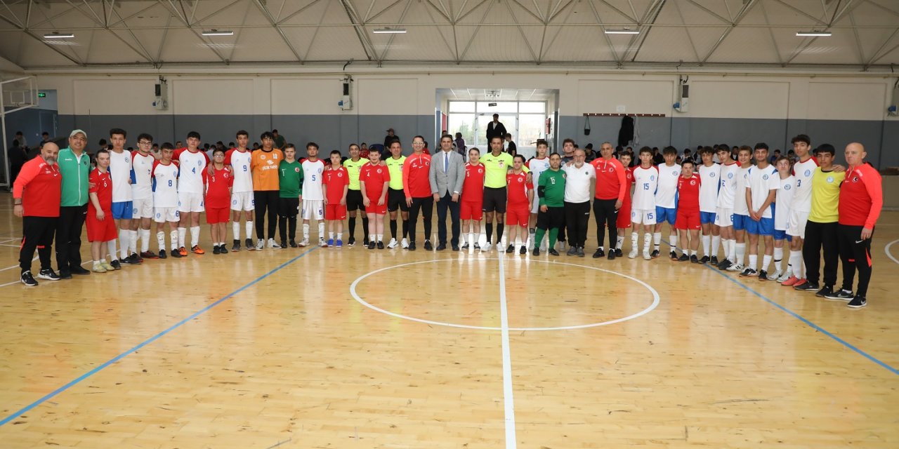 Milli takım ve Karatay Belediyespor dostluk maçında ter döktü