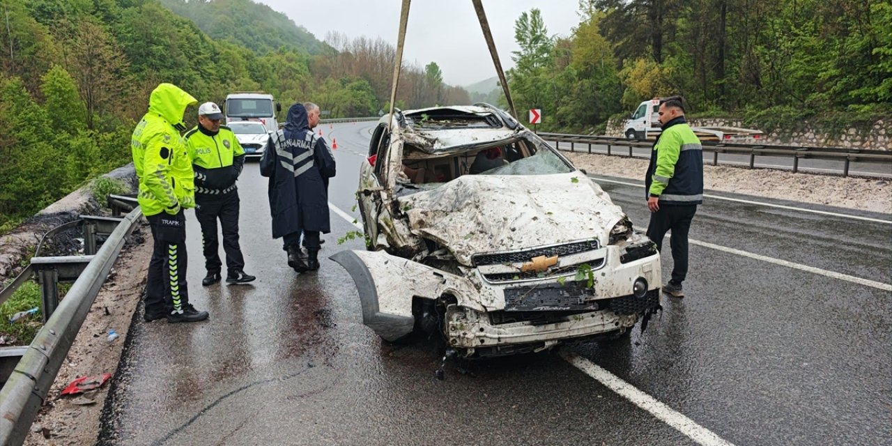 Otomobil şarampole devrildi: 1 ölü, 3 yaralı