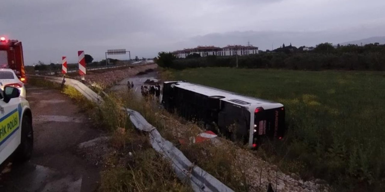 Yolcu otobüsü devrildi: 16 yaralı
