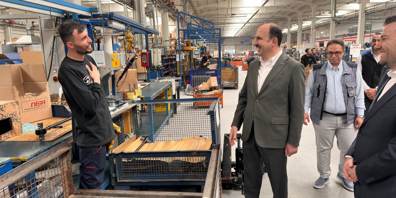 Başkan Altay, fabrikada emekçiyle, Bilim Merkezi’nde gençlerle buluştu