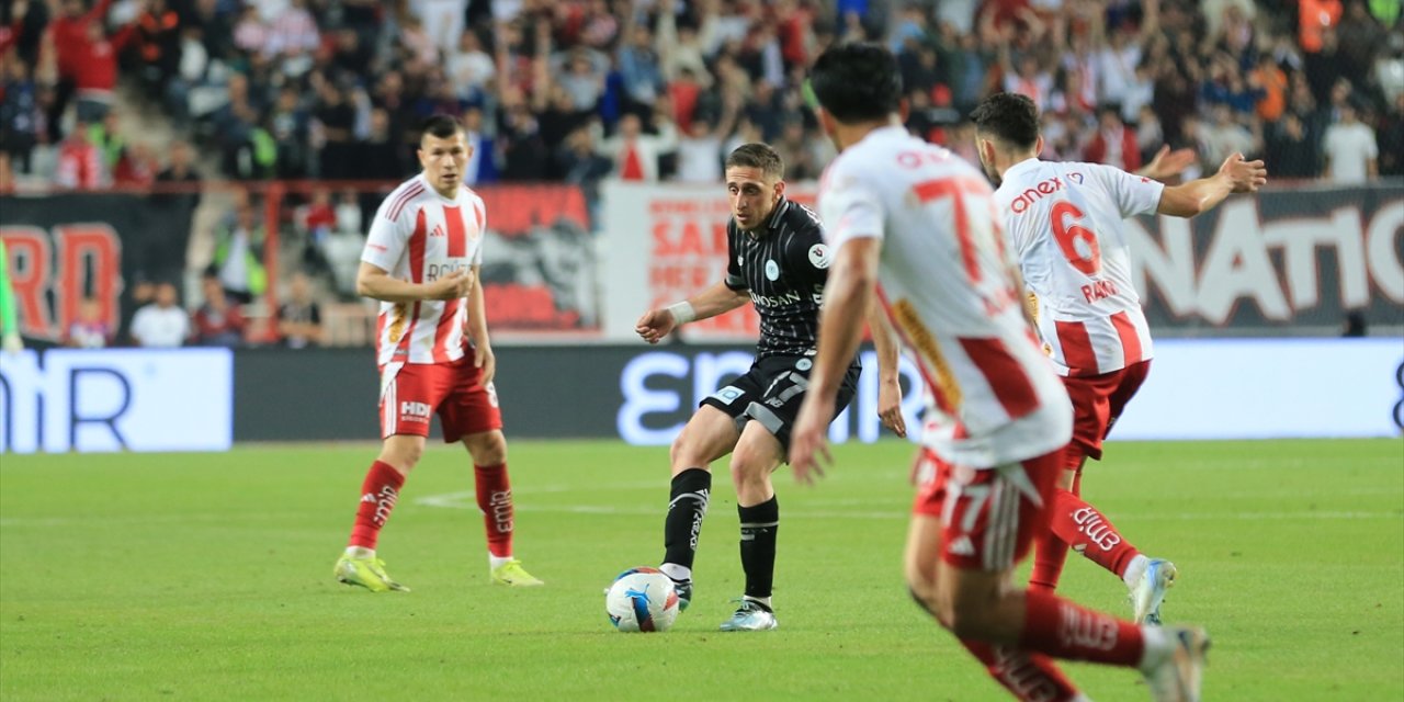 Konyaspor’un 3 puanı hediye ettiği hafta Süper Lig'de görünüm