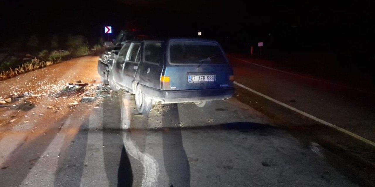 Konya yolunda otomobiller kafa kafaya çarpıştı