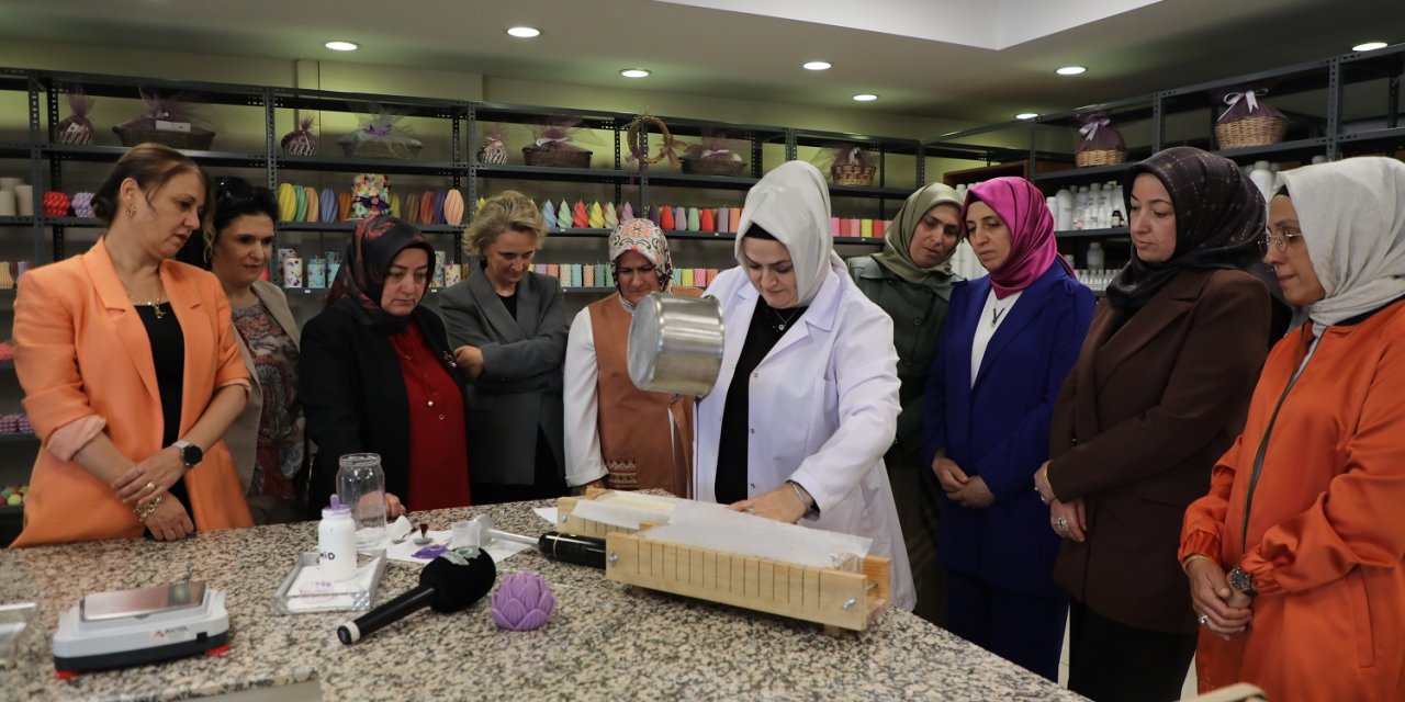 Konya’da kadın eliyle ekonomiye değer katan atölye