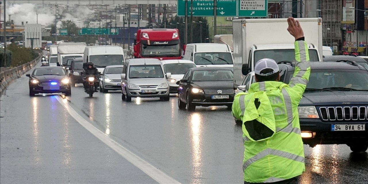 Trafik denetimlerinde, izinsiz "çakar" kullanan 39 sürücüye işlem yapıldı