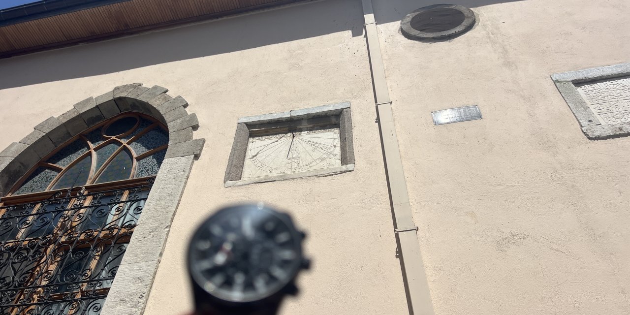 Konya'da 616 yıldır insanlara namazı hatırlatıyor