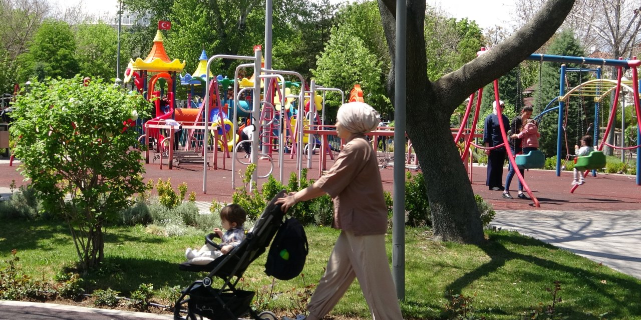 Güneşi gören Konyalılar bahar havasının tadını çıkardı