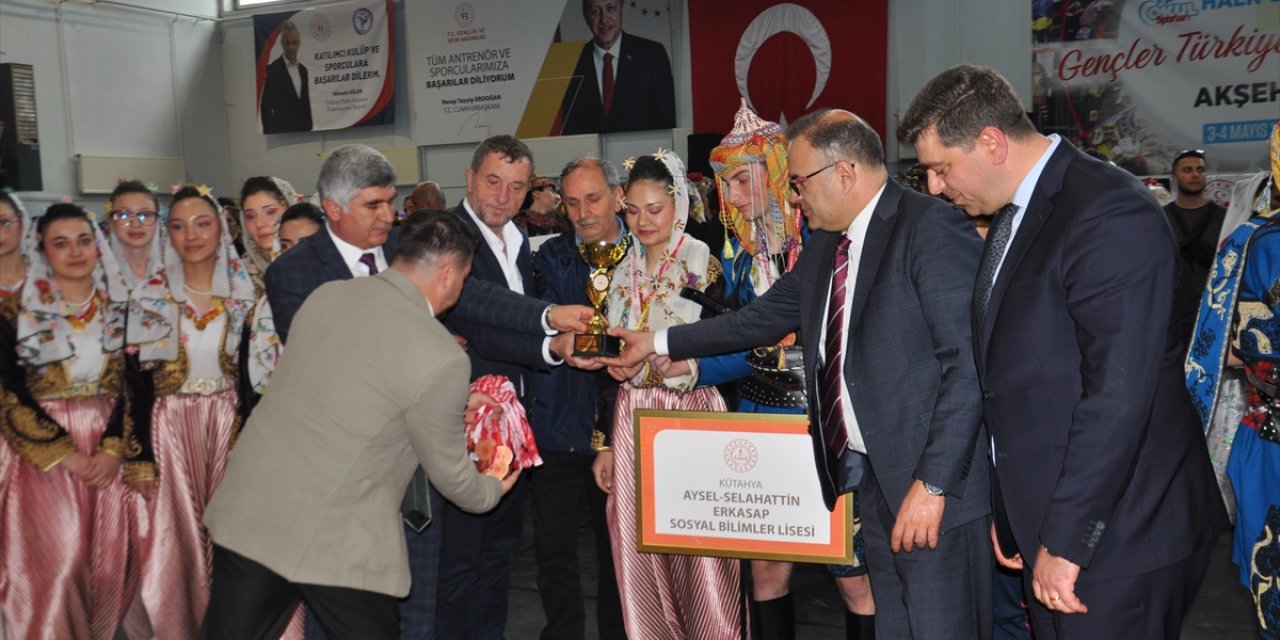 Türkiye birincisi okullar kupalarını Konya’da aldı