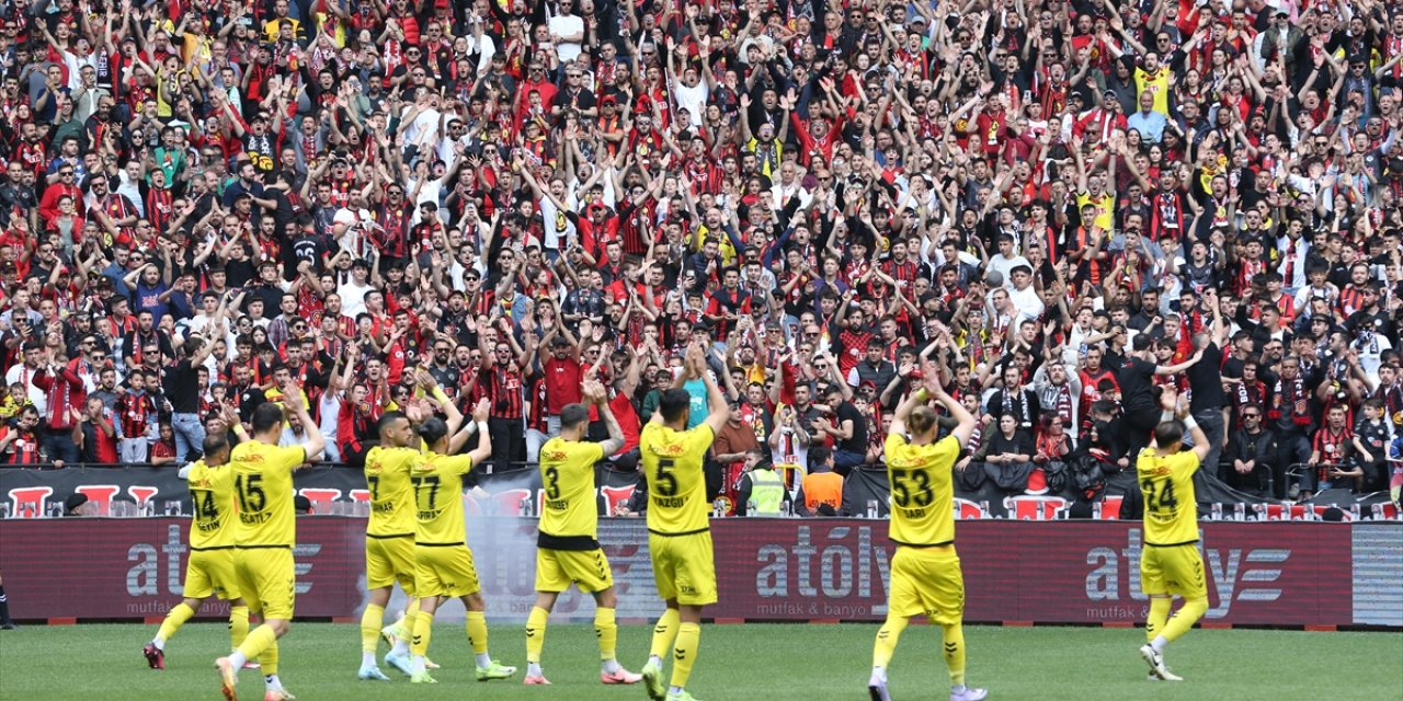 Eskişehirspor profesyonel liglere geri döndü