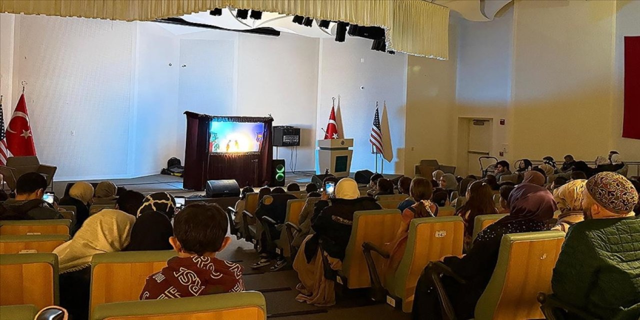 ABD'de sahnelenen geleneksel Türk gölge oyunu Karagöz, binlerce çocuğa ulaştı