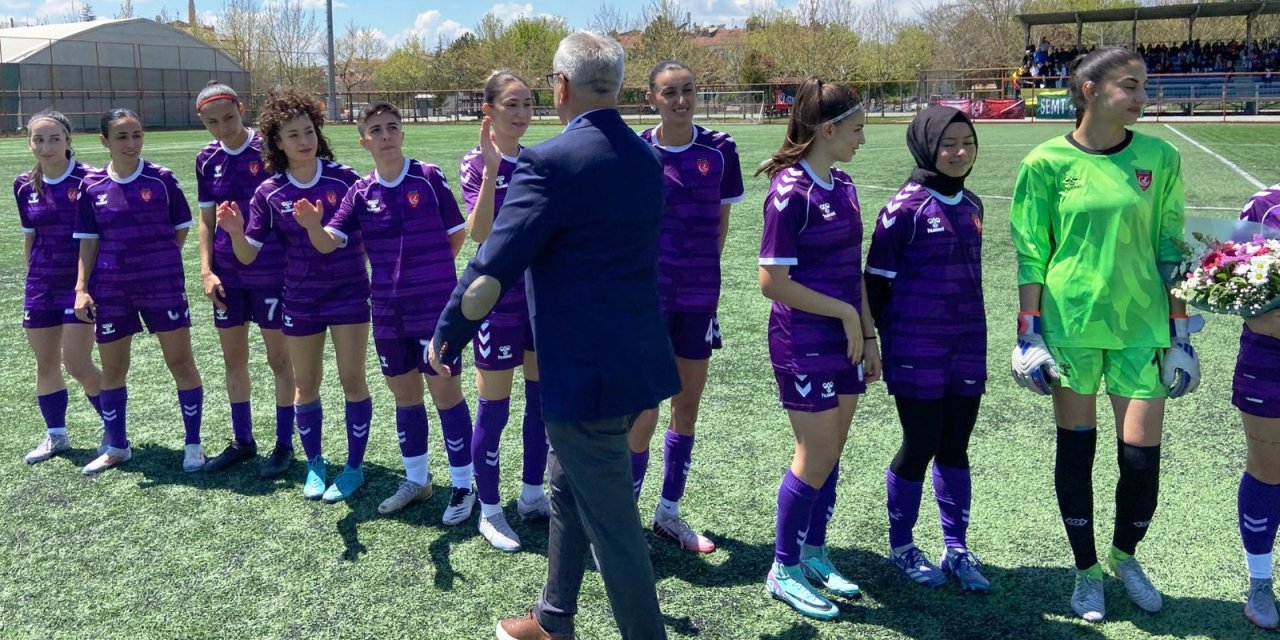 Konya’da sürpriz sonuç! Genç Ülkümspor 1. Lig biletini yaktı