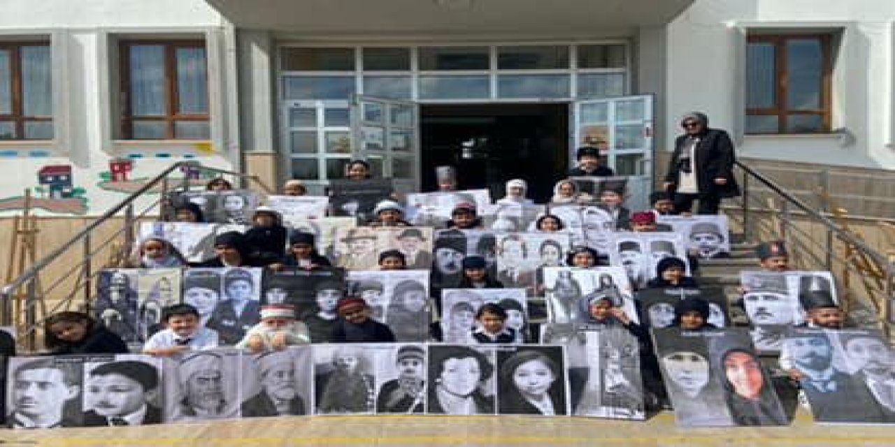 Konya'da minik yürekler kahramanları andı