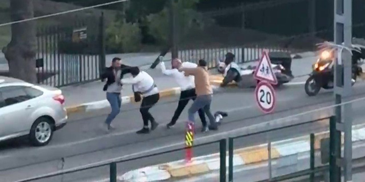 Yol verme kavgası kontrolden çıktı, bıçaklar çekildi