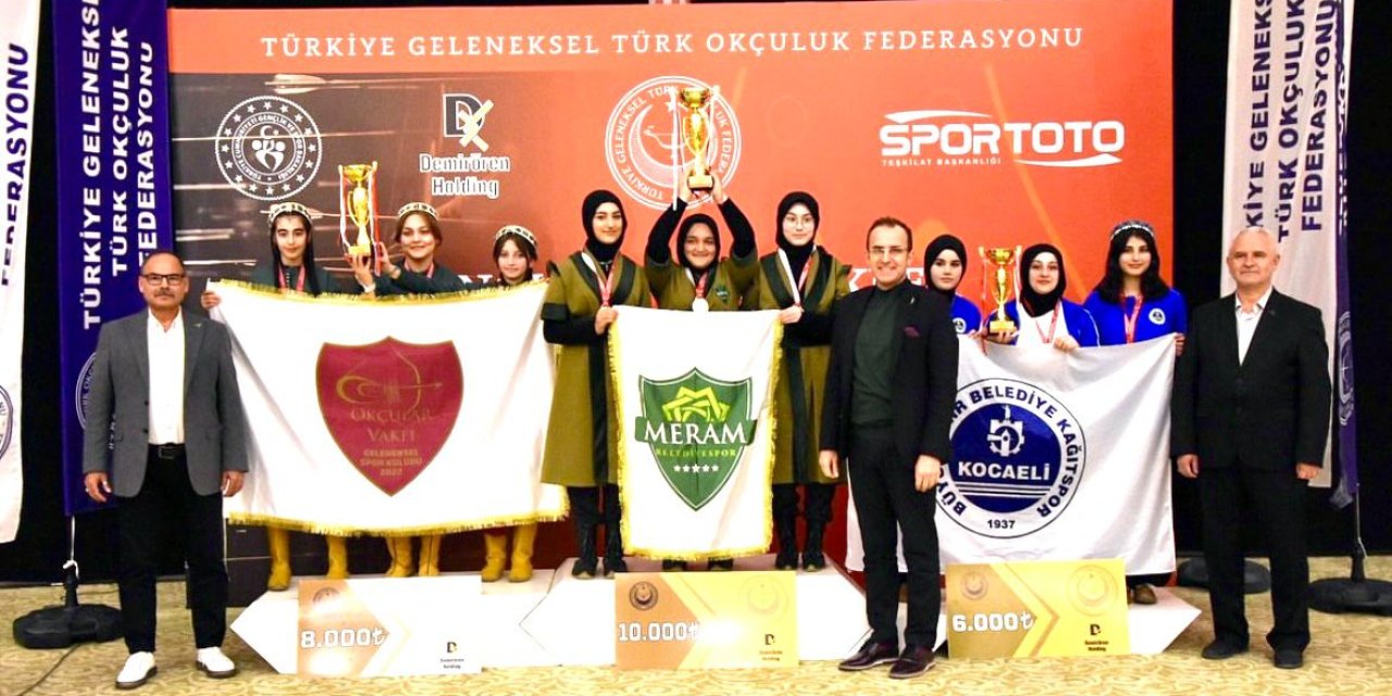Meram kürsüye ambargo koydu! Ayşe Hümeyra Koç’tan Türkiye rekoru