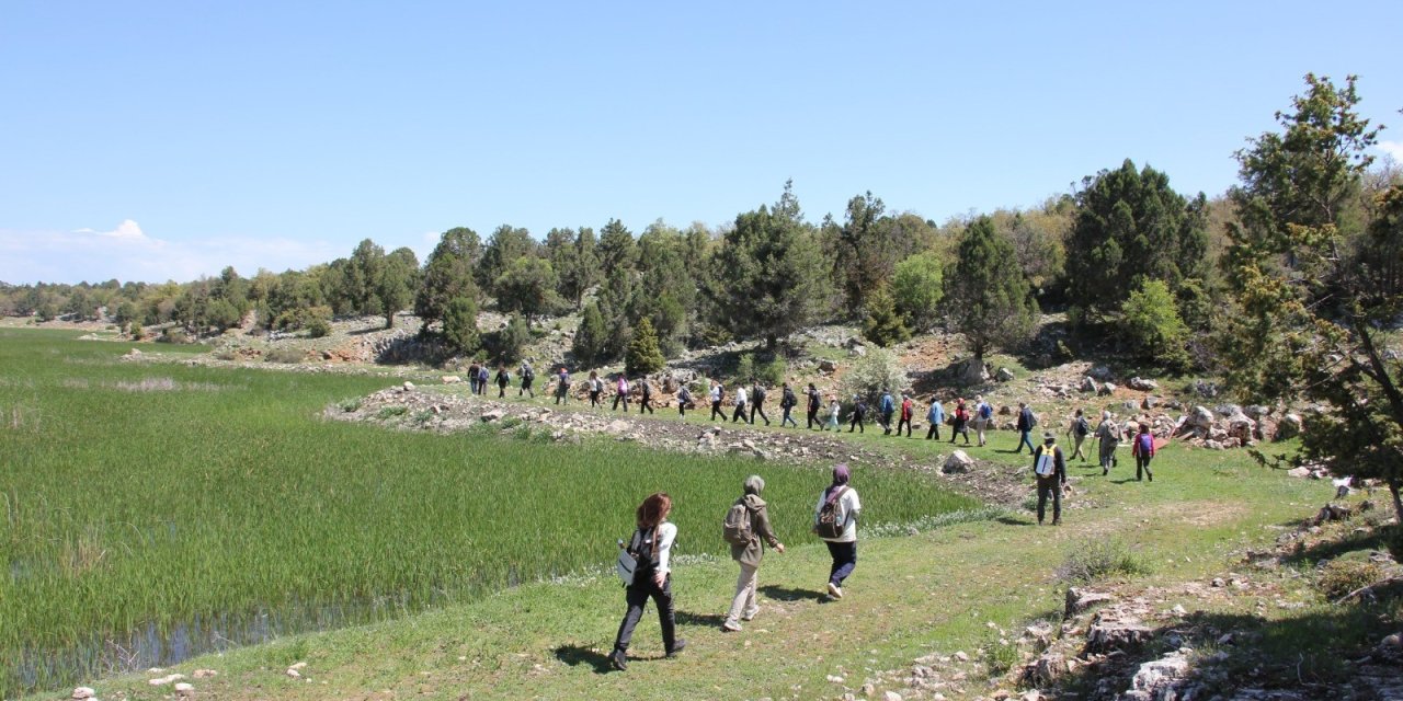Konya'nın endemik hazinelerini keşfetmek için 10 kilometre yürüdüler