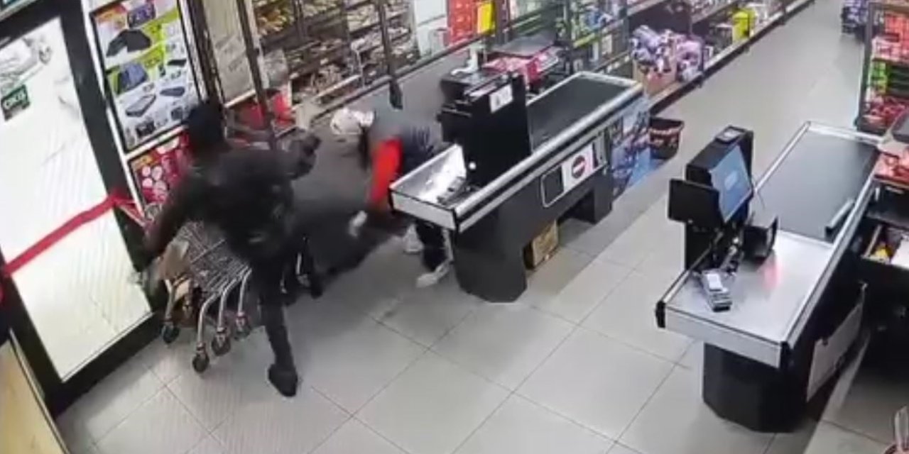 Zincir markette dehşet! Kadın çalışanı böyle darbetti