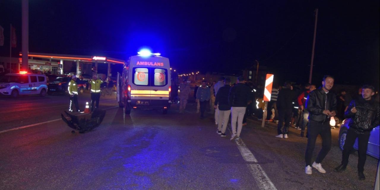 İki otomobil çarpıştı: 11 yaralı