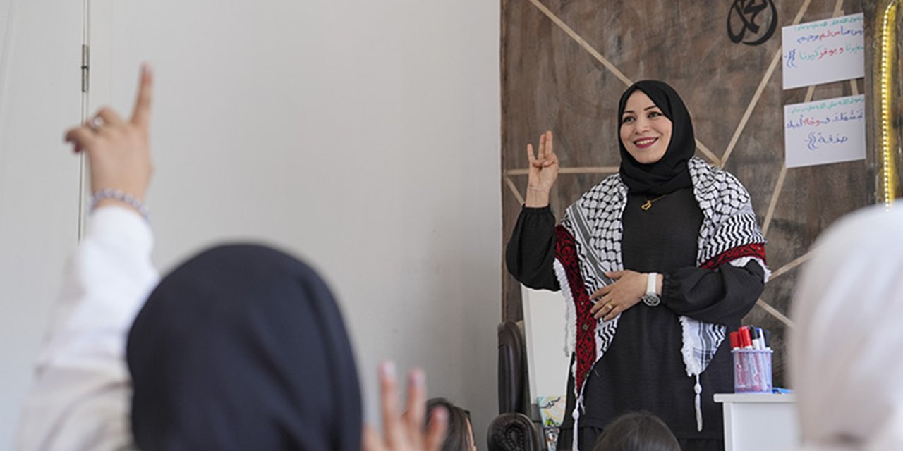 Filistinli öğretmen Türkiye’de gönüllü öğretmen oldu